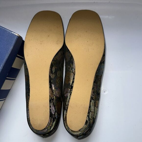 New Vintage 60s Floral Brocade Slippers/Hostess Shoes Original Box  Size 9 1/2 - Picture 5 of 8